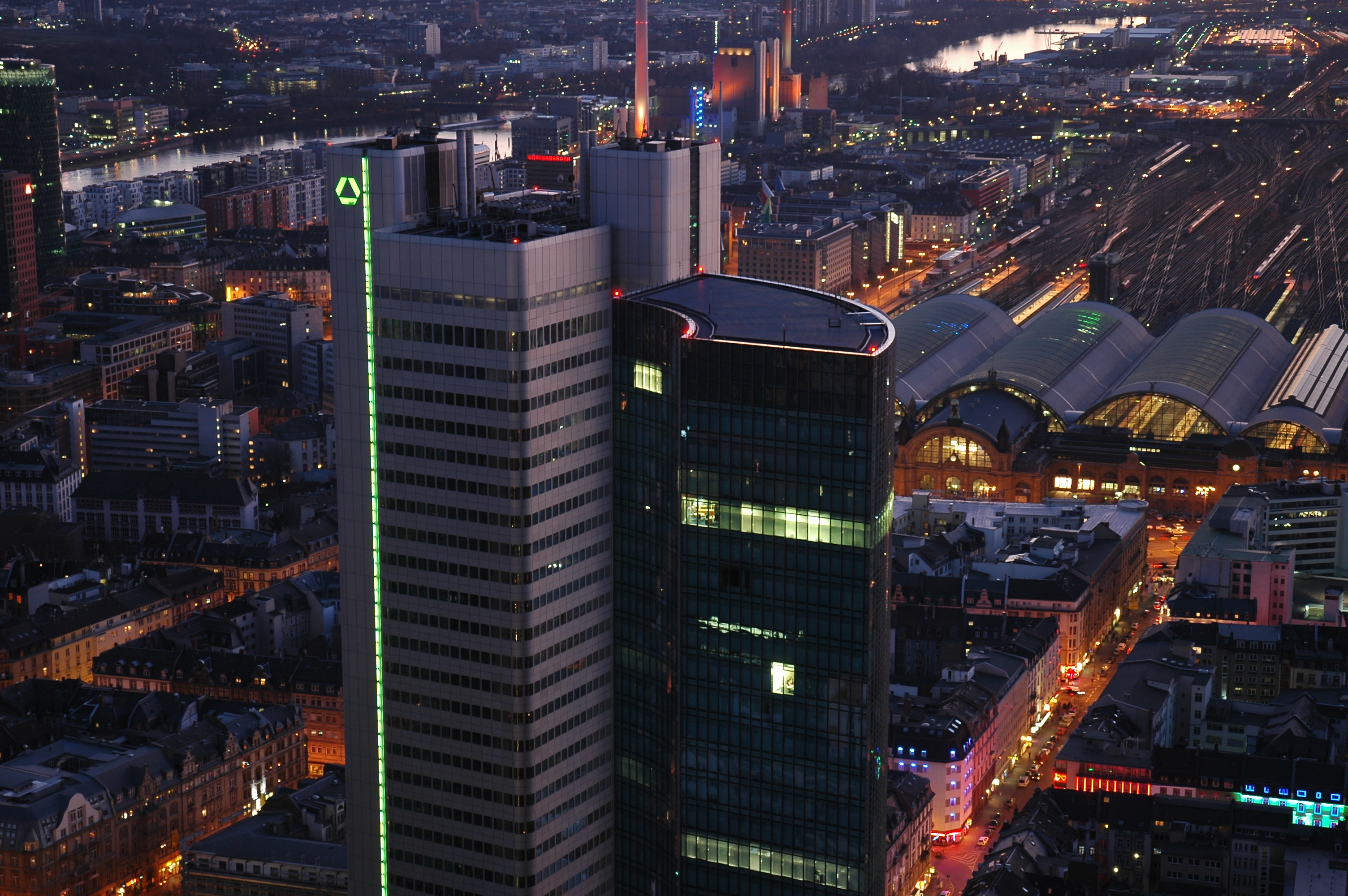 Frankfurter Skyline fotografiert vom Main-Tower