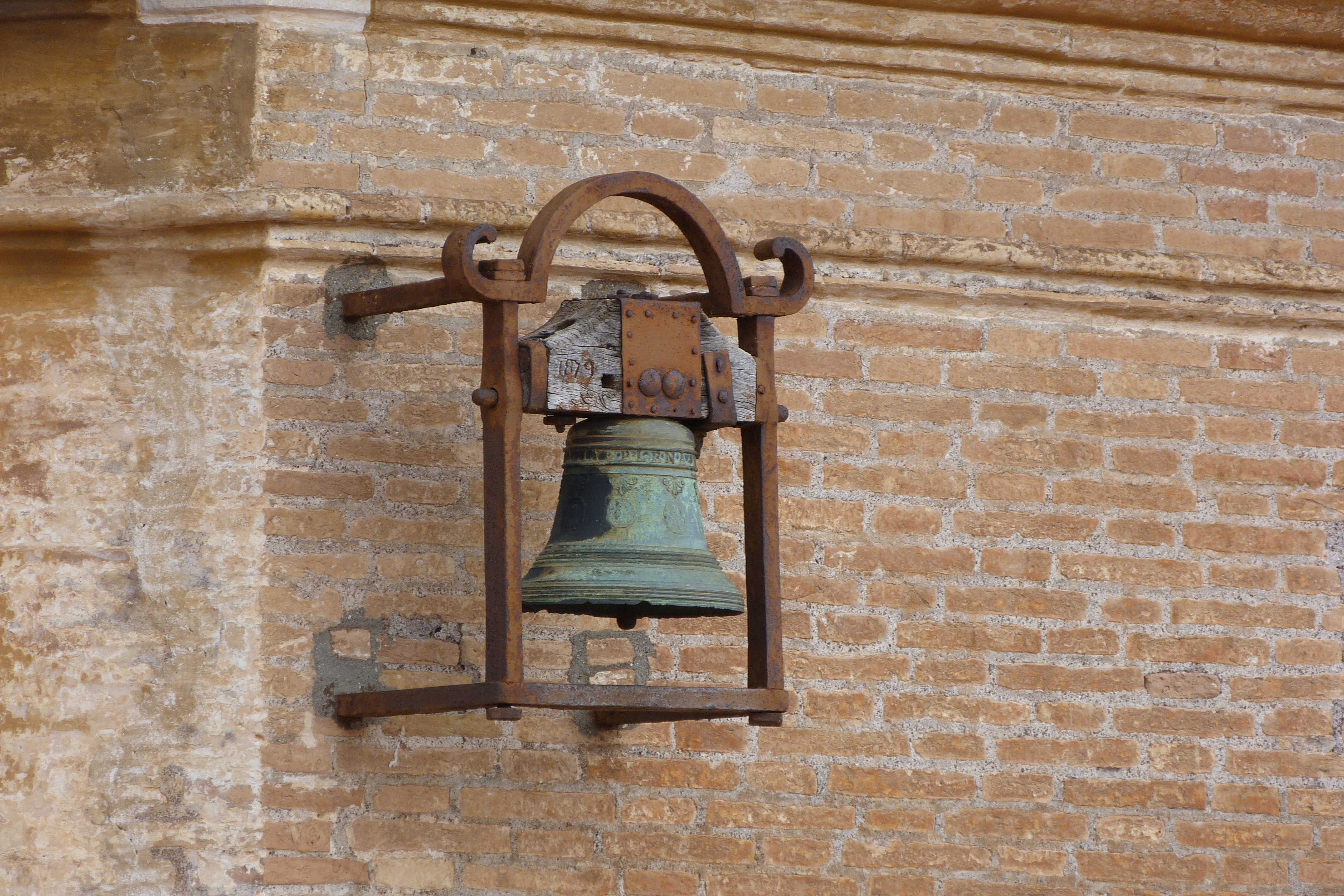 Glocke auf dem Dach des Petersdomes / Vatikan